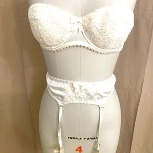 “Fairly New” Strapless Padded Underwire Bra/ Spender Set